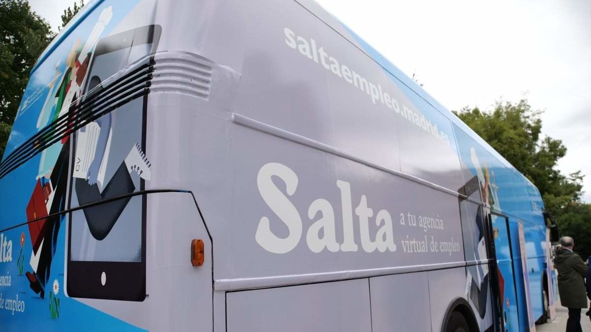 Anuncio del portal 'Salta' en un autobús - Foto del Ayuntamiento de Madrid