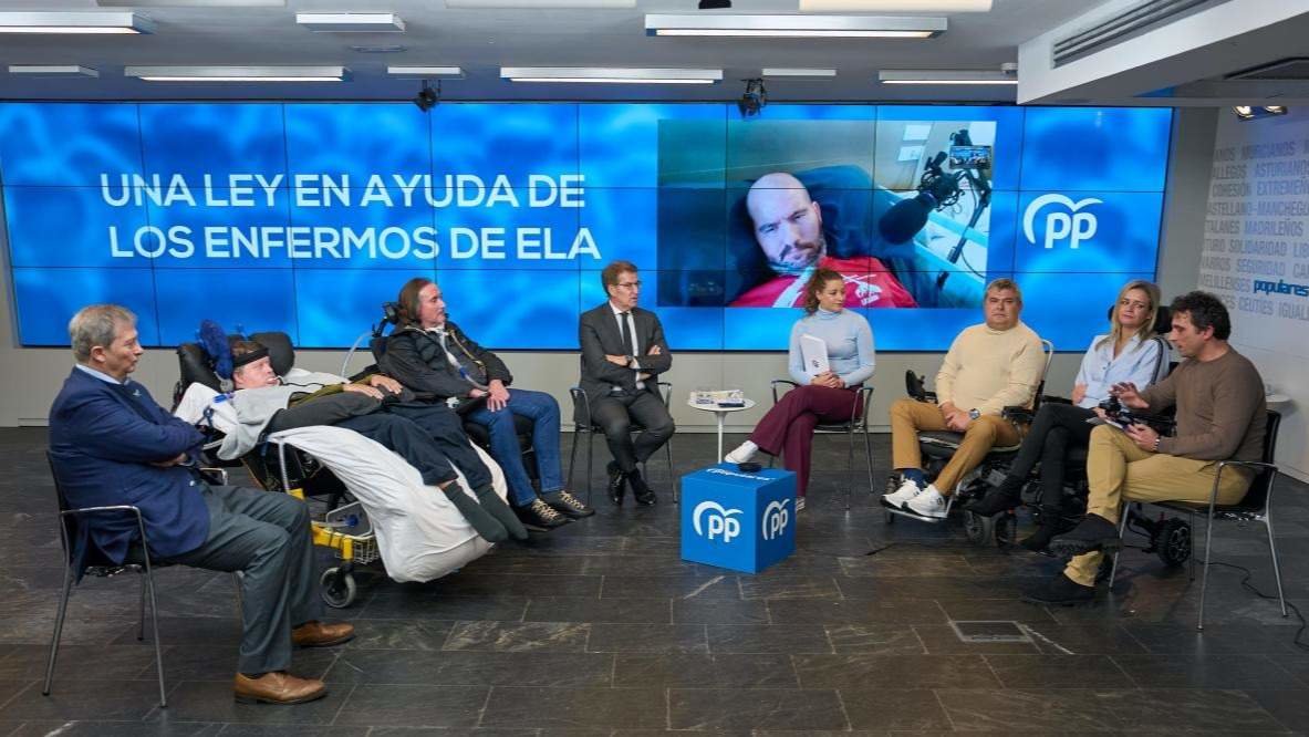 Feijóo y Muñoz se reúnen con los miembros del Consorcio Nacional de Entidades de ELA (ConELA) - Foto de Diego Puerta/PP