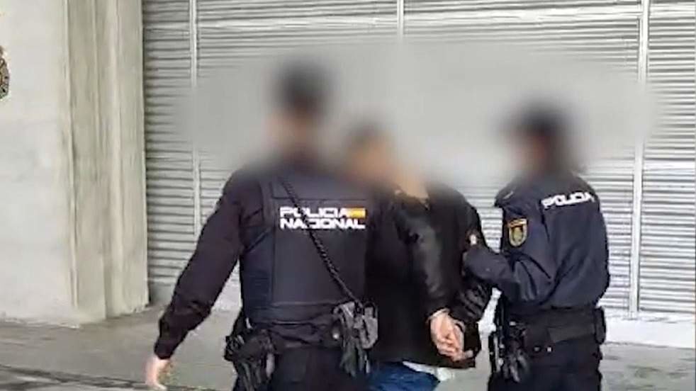 Traslado del detenido en Barajas - Foto de la Policía