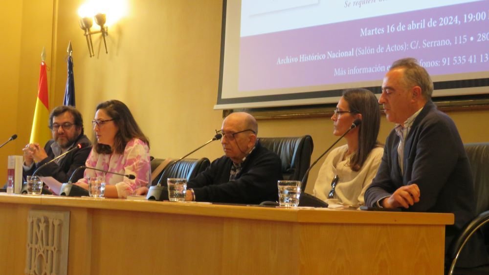 Jacobo Ponte, Raquel Delgado,  José Manuel 
Ponte, Laura Ponte y José Maria Paz Gago en la presentación - José Belló