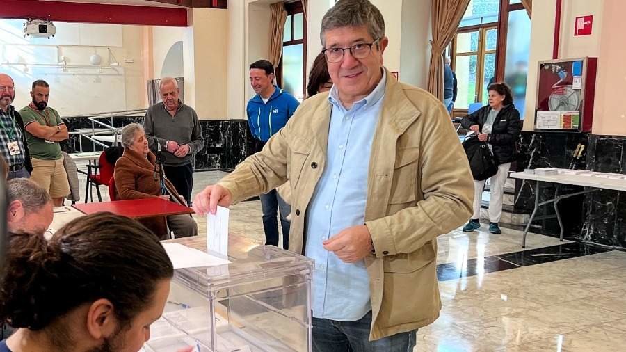 Patxi López al votar este domingo en Portugalete - PSE
